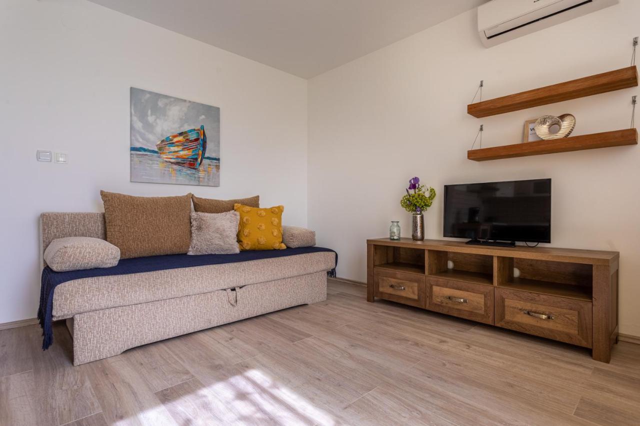 Apartment Magic Garden บัชกา ภายนอก รูปภาพ